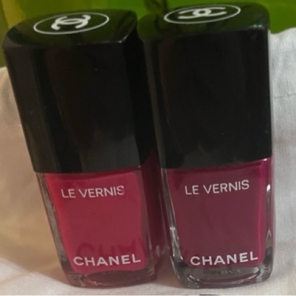 CHANEL Le Vernis Nail Polish Duo in Bright Pink and Deep Fuchsia
